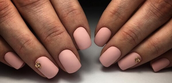 Маникюр со стразами