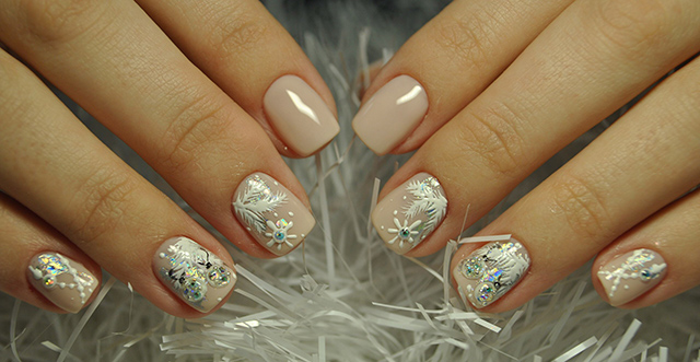 Новогодний маникюр 15