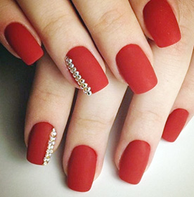 красный маникюр со стразами 1 красный маникюр со стразами 1
