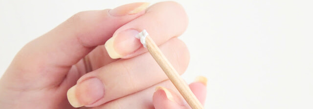 Нанесение средств апельсиновыми палочками