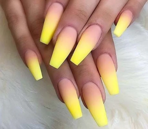 Пример дизайна яркого желтого градиента для длинных ногтей
